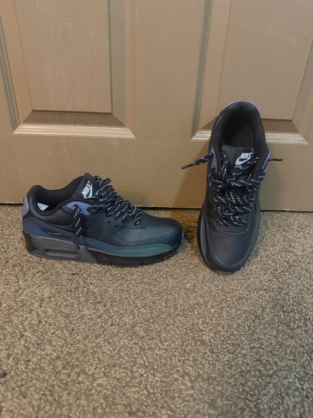 Nike Women Black and Dark Gray Sneakers - Low Top Athletic Shoes 6.5 youth/7.5 w